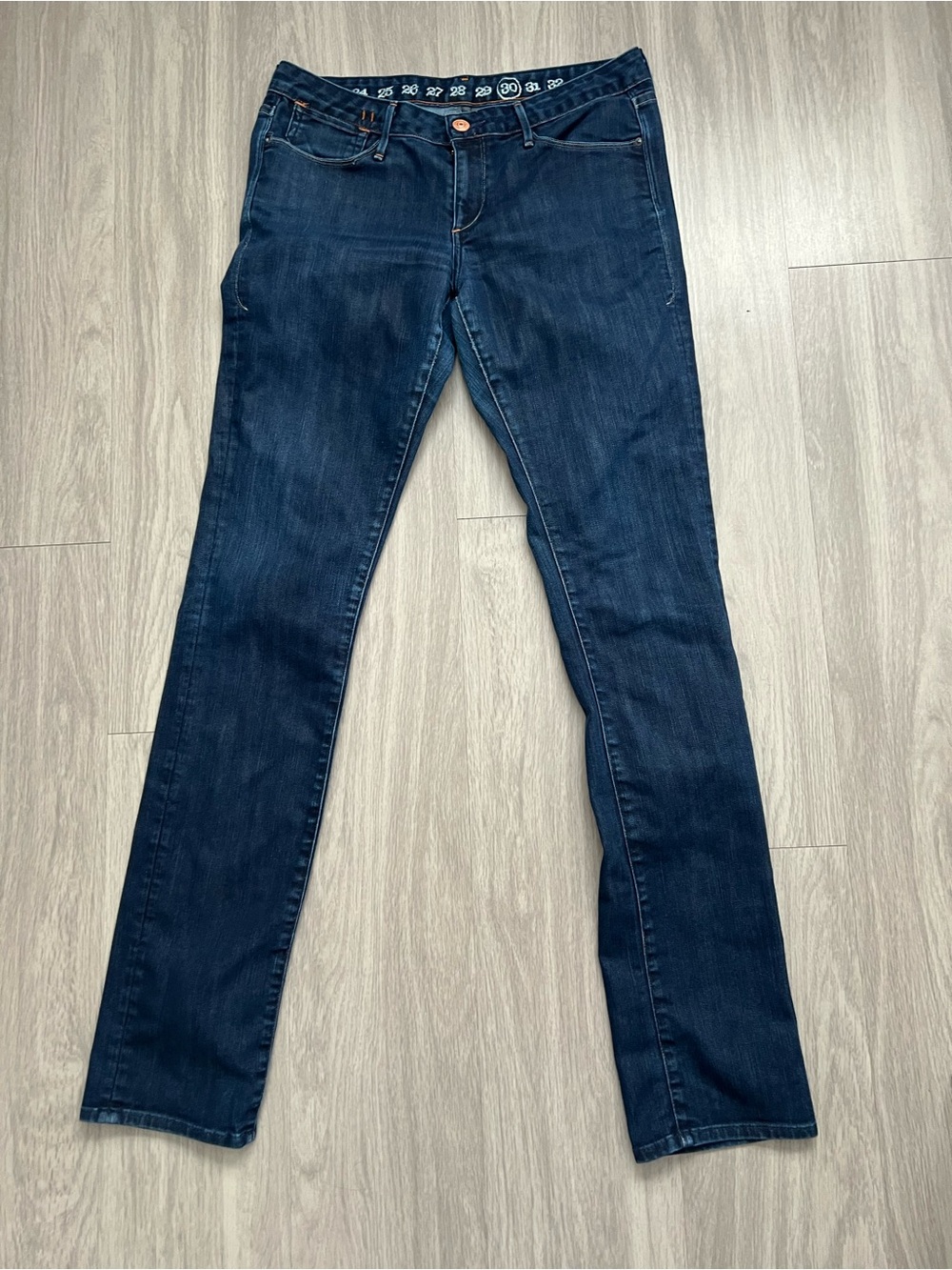Men’s Earnest Sewn Dark Wash Slim Straight Jeans Size 30